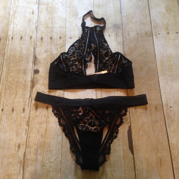 Victoria's Secret Very Sexy Bralette - Picture 7 of 10